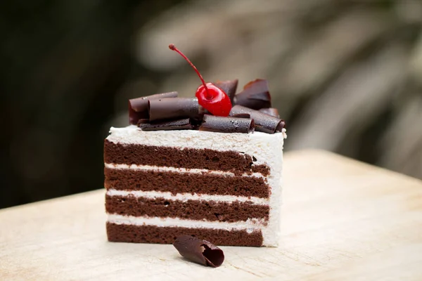 Piece Chocolate Cake Vanilla Frosting Cherry Jelly Topped White Cheese — Stock Photo, Image