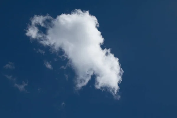 Голубое Небо Фоне Облаков Имеет Место Размещения Текста Продукта — стоковое фото
