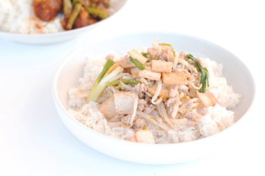 Pirinçleri kapatın.