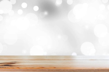 Noel arkaplanı olarak soyut arkaplan halkaları olan ahşap masa.