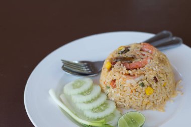 Sağlıklı ev yapımı kızarmış pirinç..