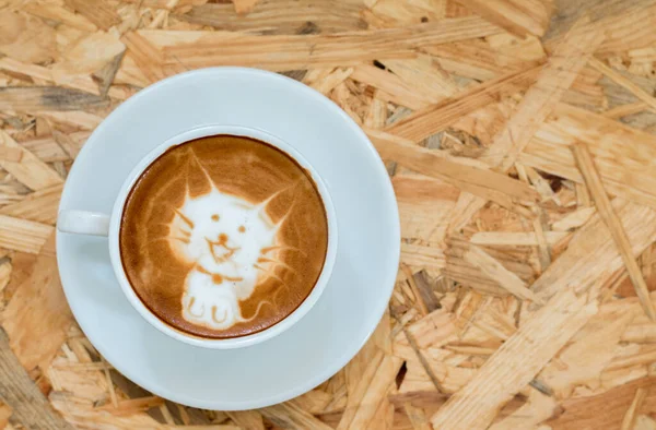 Nahaufnahme Einer Tasse Heißen Latte Art Kaffees Über Hölzernem Tischhintergrund — Stockfoto