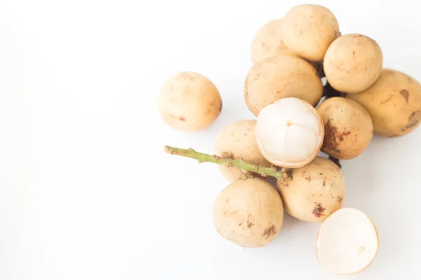 Buah Long Gong Lansium Parasiticum Dengan Latar Belakang Putih — Stok Foto