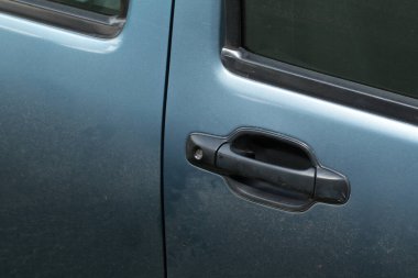 Kirli bir araba kolu..