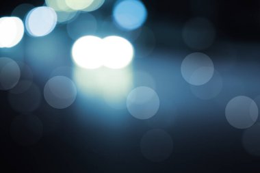 Bulanık açık mavi eğimli bokeh soyut arkaplan.