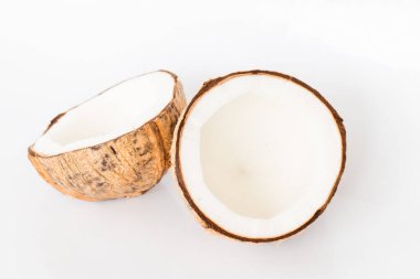 Beyaz arkaplanda hindistan cevizini kapat.