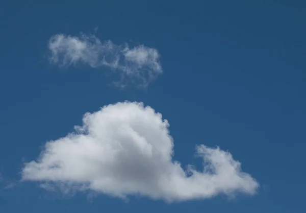 Cielo Azul Con Fondo Nubes Tiene Espacio Para Poner Texto —  Fotos de Stock