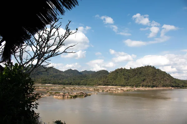 Nubes Sobre Río Diseño Del Concepto Del Mediodía Fondo Natural — Foto de Stock