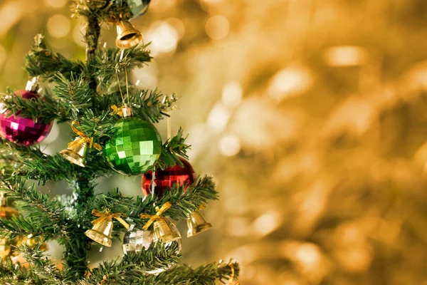 Árbol Navidad Decorado Con Adornos Coloridos Diseño Copyspace Para Hacer —  Fotos de Stock