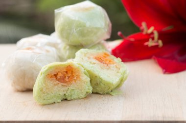 Yumurta sarısı ile Çin Pastası-Mung Fasulyesi.