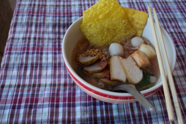 Domuz köfteli pilav, domuz eti ve sebzeli en sevdiği yemek..