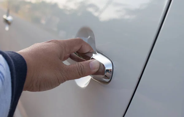 Close Hand Opening Car Door — Stock Photo, Image