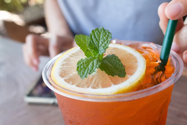 Närbild Lemon Träbord — Stockfoto