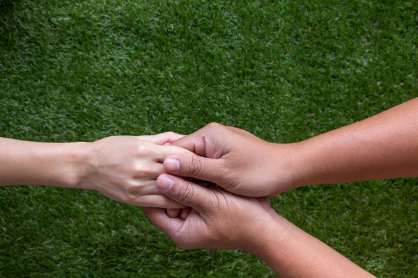 Avvicinati Uomo Una Donna Che Tengono Mano — Foto Stock