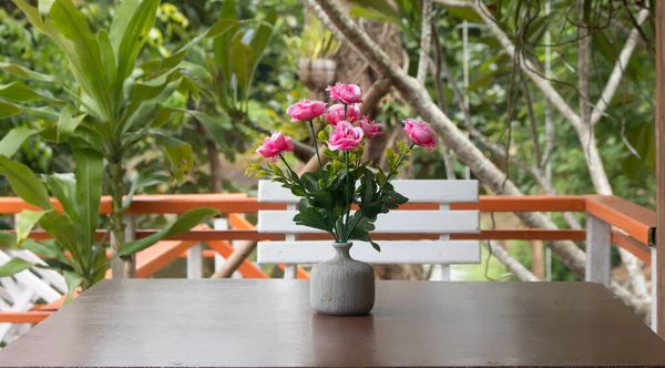 Tavolo Pranzo Sul Patio — Foto Stock