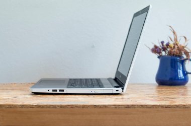 Not defteri ahşap masa ofis, nesne iş konsepti.