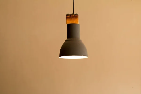 Czarna Lampa Sufitowa Światłem — Zdjęcie stockowe
