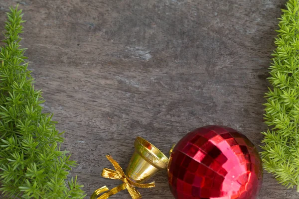 Διακοσμημένο Χριστουγεννιάτικο Δέντρο Πολύχρωμα Στολίδια Και Copyspace Σχεδιασμό Για Κάνει — Φωτογραφία Αρχείου