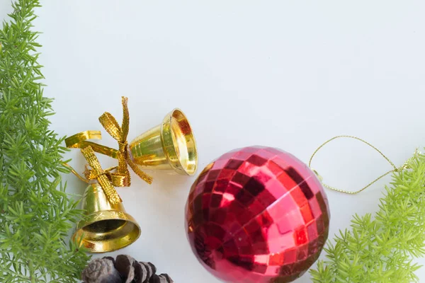 Geschmückter Weihnachtsbaum Mit Bunten Ornamenten Und Copyspace Design Für Make — Stockfoto