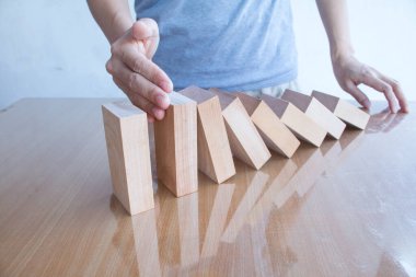 El durağı dominoları devrildi..