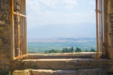 Dağların manzarası inanılmaz. Güzel sahne. Seyahat küçük bir hayattır