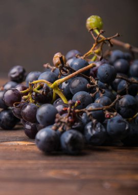 Bahçeden taze siyah üzüm