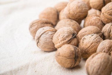 açık renkli ceviz grubu