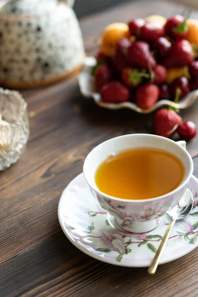 Cup Hot Tea Plate Seasonal Berries Kitchen Table — Stock Photo, Image