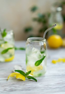 Limonata limon ve nane