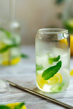 refreshing cocktail with lemon and mint