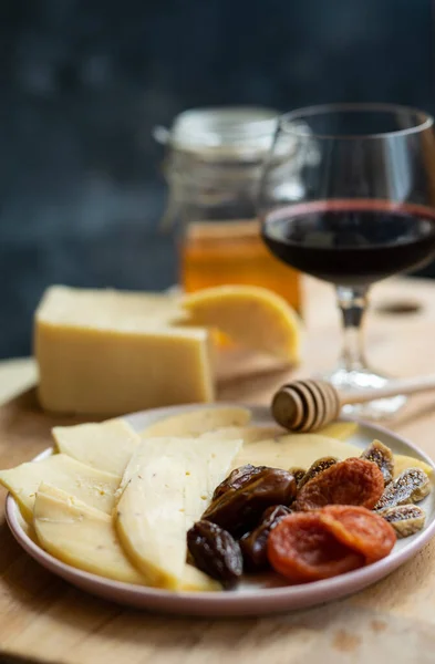 Cheese Snack Honey Fruit Red Wine Wooden Stand — Stock Photo, Image