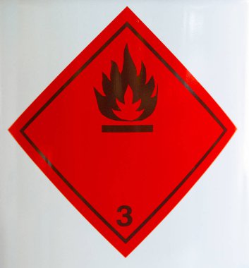 Yangın güvenliği, petrol ve doğal gaz sömürü alanında tek tek belirtisi. Yakın çekim.