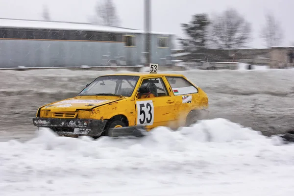 Carro Corrida Uma Pista Inverno — Fotografia de Stock