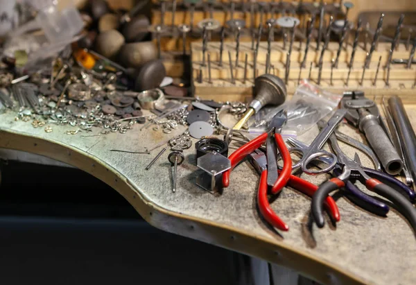 Werk Van Meester Juwelier Sieraden Reparatie Winkel Vervaardiging Van Juwelen — Stockfoto