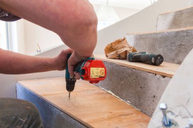 Üretim ve keten montajı. Master çalışmalarını.