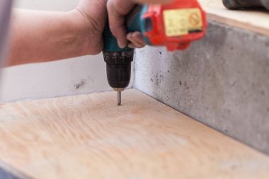 Üretim ve keten montajı. Master çalışmalarını.