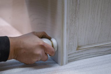 Ahşap mobilya yapım. İş marangoz. Marangozluk aletleri. Doğrama Atölyesi