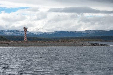 Adadaki deniz feneri, Beagle Kanalı, Tierra del Fuego, Arjantin