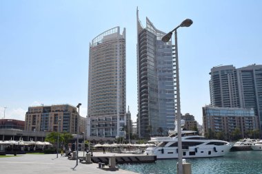 BEIRUT, LEBANON - 30 Eylül 2017: Zaitunay Körfezi ve Beyrut Gökdelenleri. 