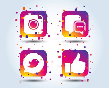 Yenilikçi fotoğraf kamera simgesi. Hangi tarihlerde ve konuşma balonu işareti sohbet. Kuş sembolü. Degrade kare düğmeleri renk. Düz tasarım konsepti. Vektör