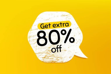 Satıştan% 80 indirim al. Grunge konuşma balonlu pankart. İndirimli fiyat tabelası. Özel teklif sembolü. Yüzde 80 tasarruf ederiz. Çizikli sohbet balonu. Ekstra indirimli tanıtım metni. Vektör