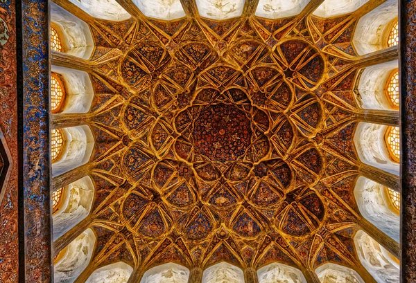 Ali Qapu Palace plafond de music hall — Photo