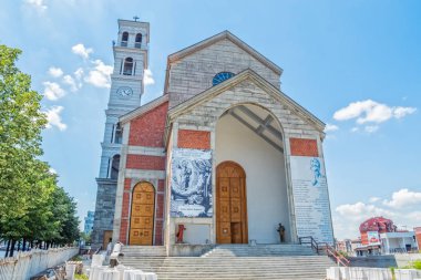 Priştine 'deki Kutsal Rahibe Teresa Katedrali