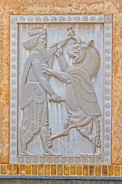 Alívio da parede zoroastriana — Fotografia de Stock