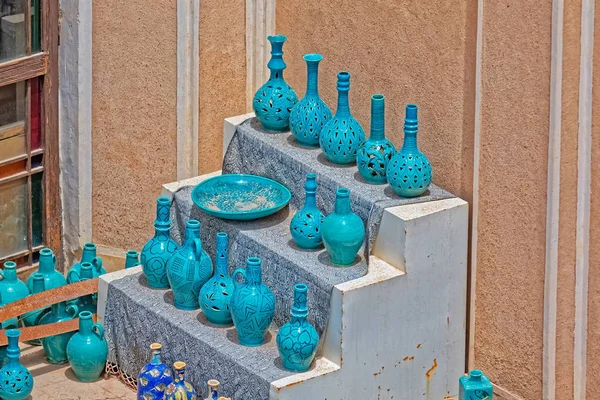 Глиняные бирюзовые вазы — стоковое фото
