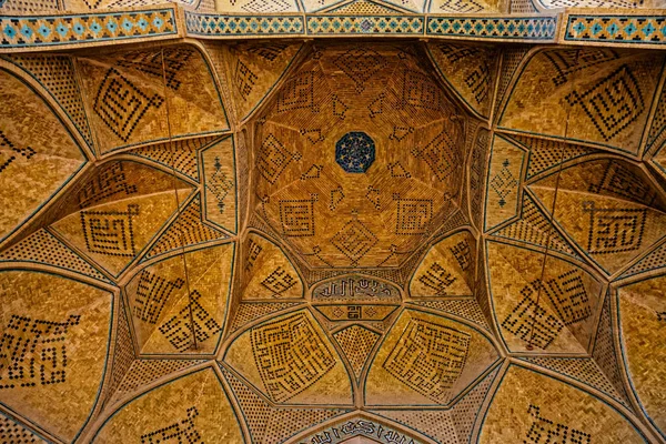 Isfahan Vecchio soffitto della moschea — Foto Stock