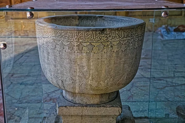 Isfahan Taj Al Molk mosque stone bowl — Stock Photo, Image