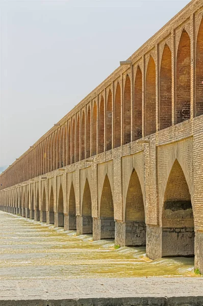 Ponte sul fiume Isfahan Zayandeh — Foto Stock