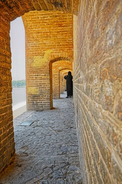 Fiume Isfahan Zayandeh dal ponte Khaju — Foto Stock