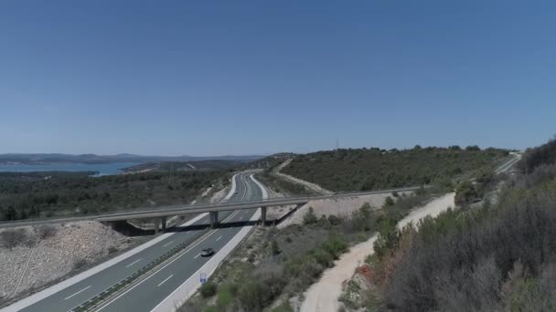 Autobahnüberführung aus der Luft — Stockvideo